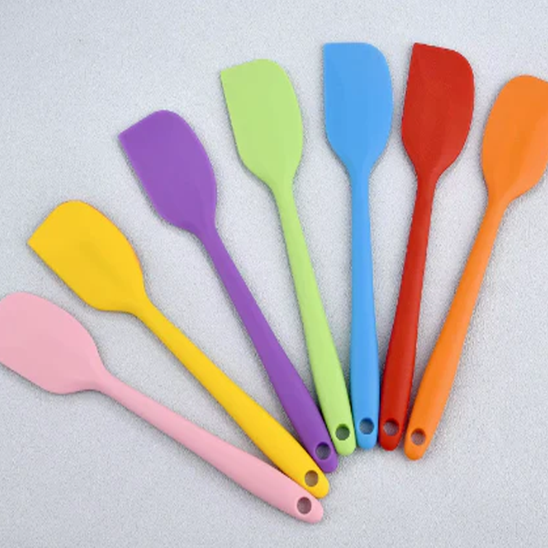 What Is The Key Differences Between Silicone and Rubber Spatulas6