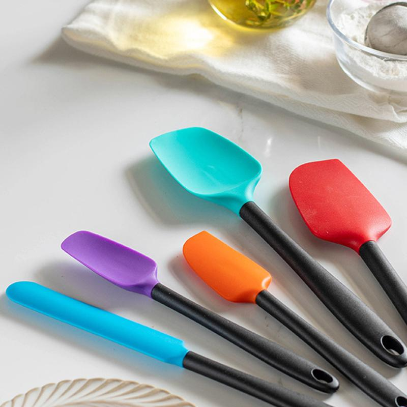 What Is The Key Differences Between Silicone and Rubber Spatulas9
