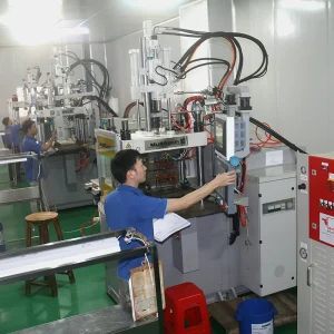 How To Silicone a Shower Faucet4